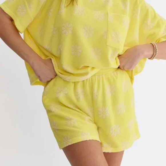 ENTRO Yellow & Beige Daisy Terri Cloth High Waist Shorts - Picture 1 of 12